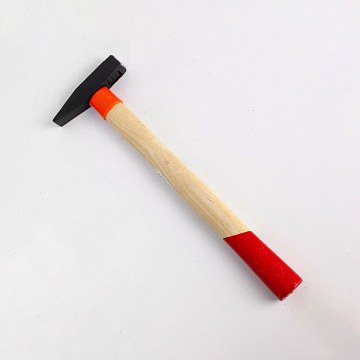 Молоток слесарный 200г деревянная ручка