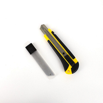 Нож универсальный со сменными лезвиями ШВИКПРО 18мм