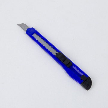 Нож универсальный ШВИКПРО 9мм пластик, металл