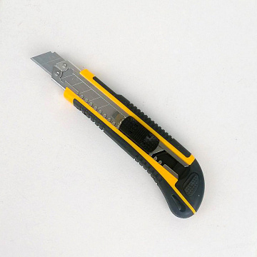 Нож с сегментированным лезвием Epica 18мм